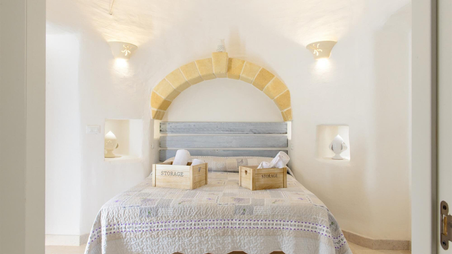 Bedroom, White Stone House 6 1, Brindisi
