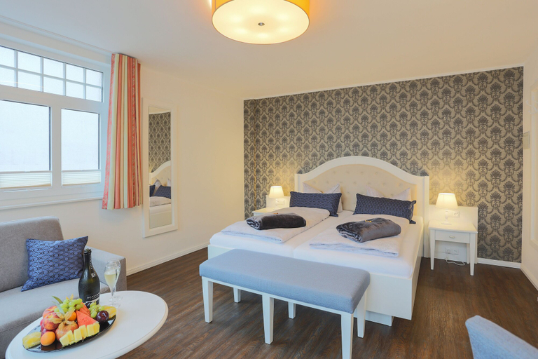 Bedroom 2, Hotel Strandvilla Janine, Leer