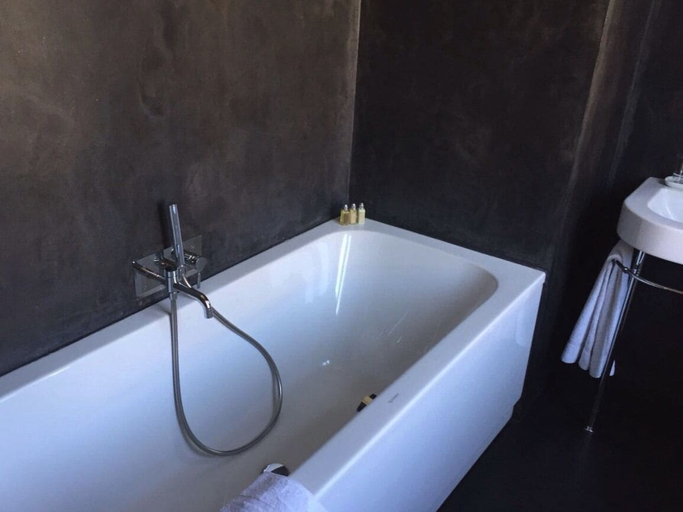 Bathroom 5, Les 4 Étoiles, Hérault