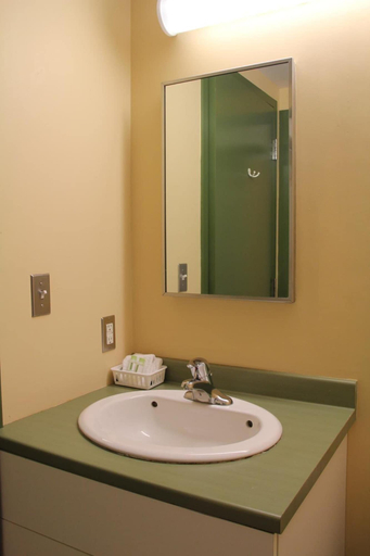 Bathroom 3, Glendenning Hall, Queens