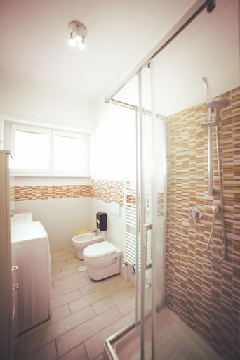 Bathroom, Acton, Roma