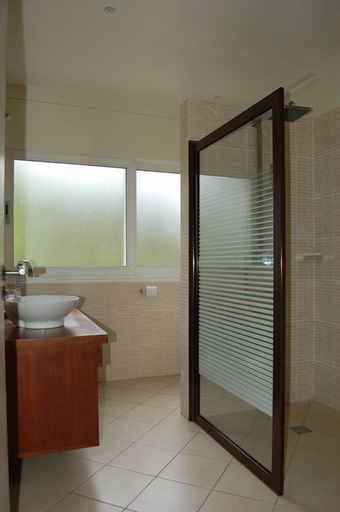 Bathroom 3, La Residence du Rova, Analamanga