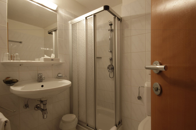 Bathroom 3, Hotel Tia Monte, Landeck