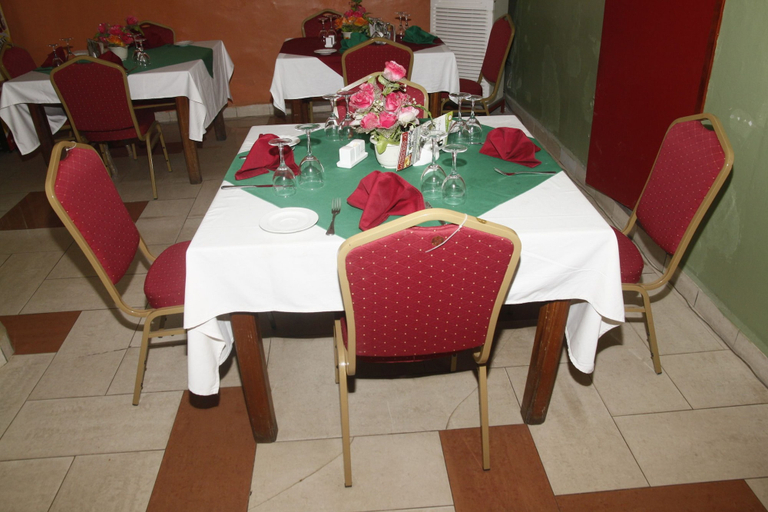 Food & Drinks 5, Hotel Le Chateau, Wouri