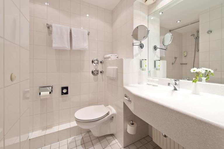 Bathroom 4, ACHAT Hotel Dresden Elbufer, Dresden
