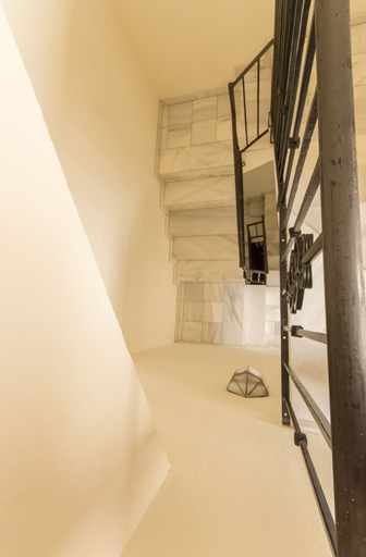 Others 5, White Nest, Granada