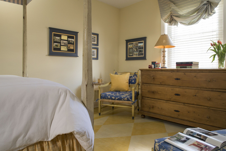 Bedroom 2, Fife And Drum Inn, Williamsburg