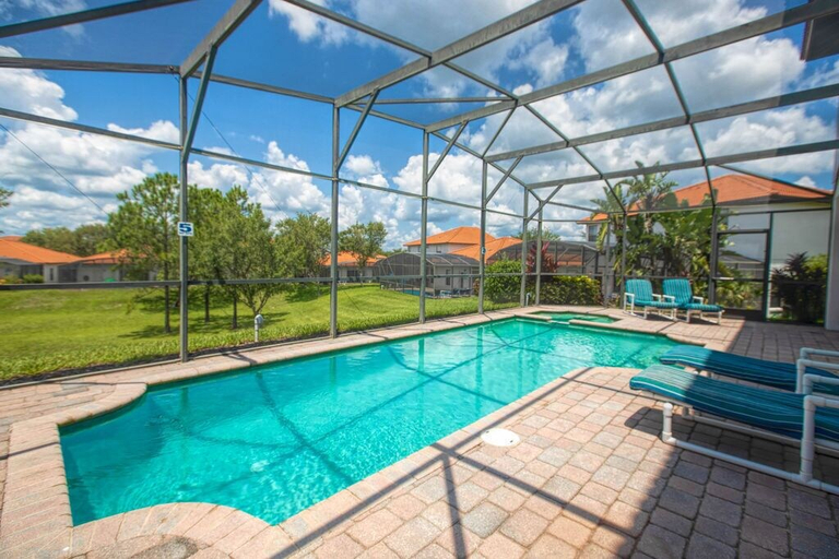 Sport & Beauty 3, High Grove 5 Bedrooms & Private Pool, Lake