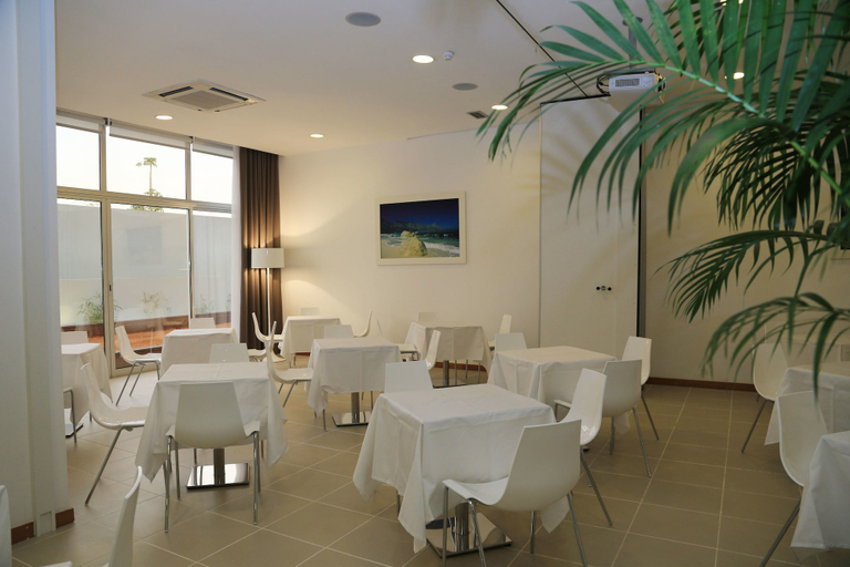 Food & Drinks 5, Fly Hotel, Maianga