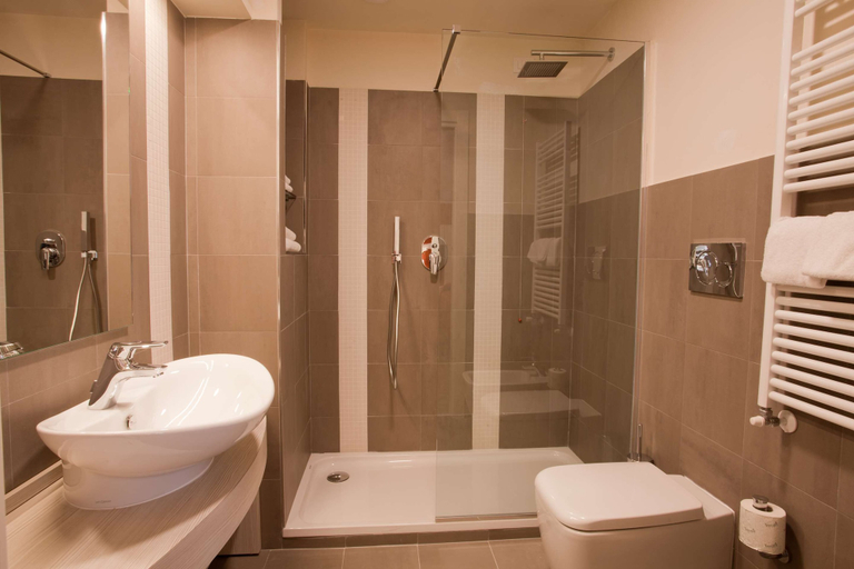 Bathroom 4, Hotel Sirio, Sure Hotel Collection by Best Western, Bergamo