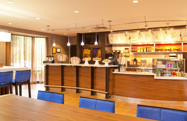 Food & Drinks 5, Courtyard Hartford Manchester, Hartford