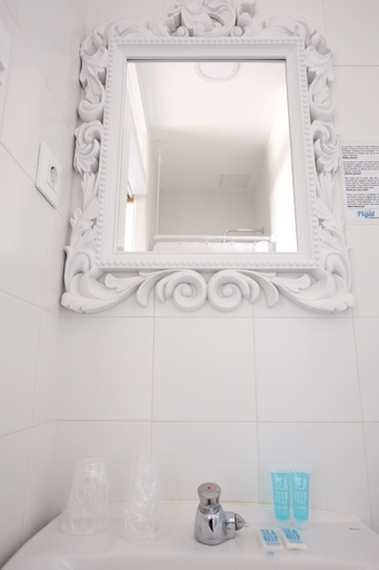 Bathroom 4, Hotel Pigal, Tarragona