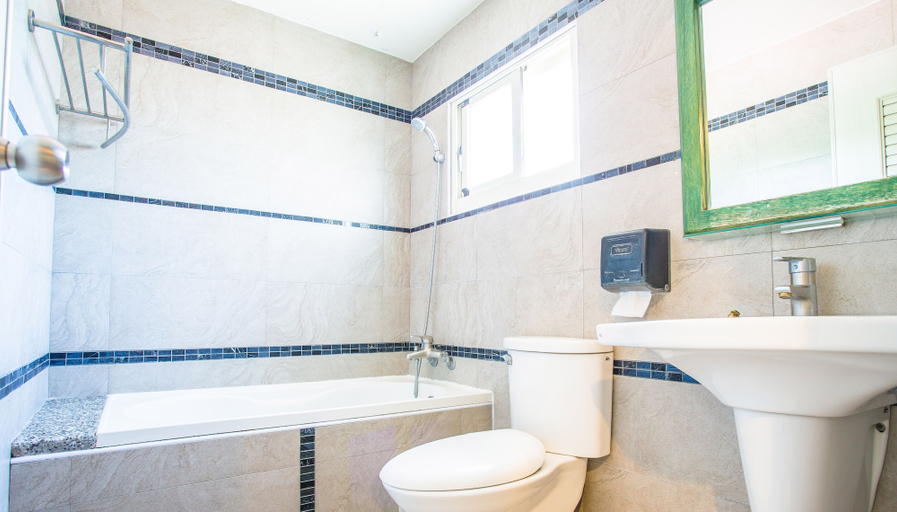 Bathroom 4, Hai Yuan Hotel, Pingtung
