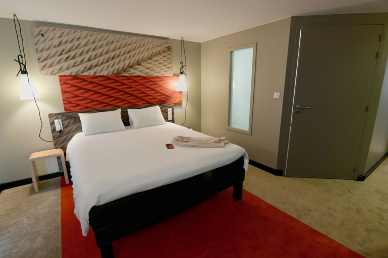 Bedroom 3, ibis Brest Kergaradec Airport, Finistère