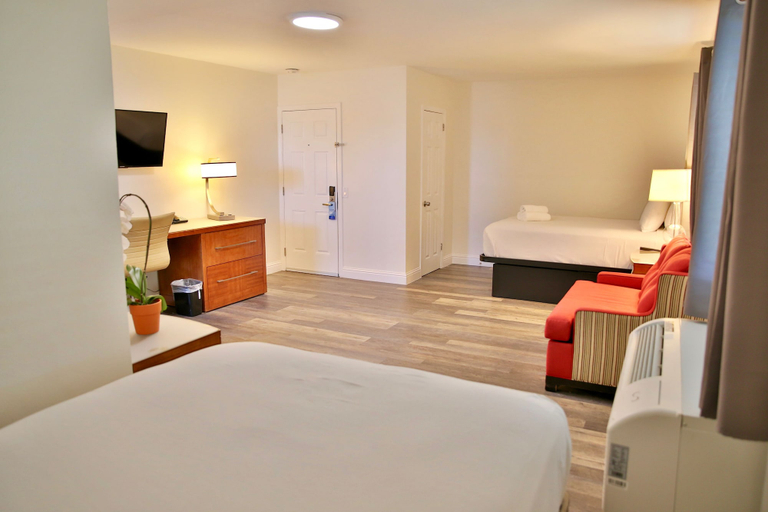 Bedroom 3, Travelodge by Wyndham Crescent City, Del Norte