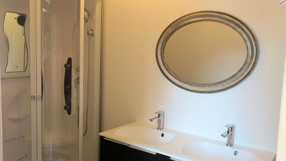Bathroom 5, Aux Chambres du Roy, Somme