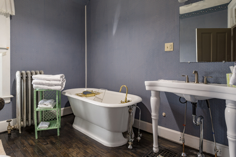 Bathroom, The Swan House, Manistee
