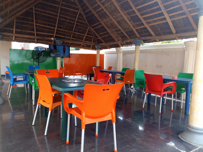 Food & Drinks 4, Unique Didis Royal Hotel & Suites, Oshodi/Isolo