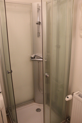 Bathroom 3, Affären Må Bra, Sunne