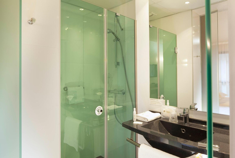 Bathroom 4, Escale Oceania Orleans, Loiret