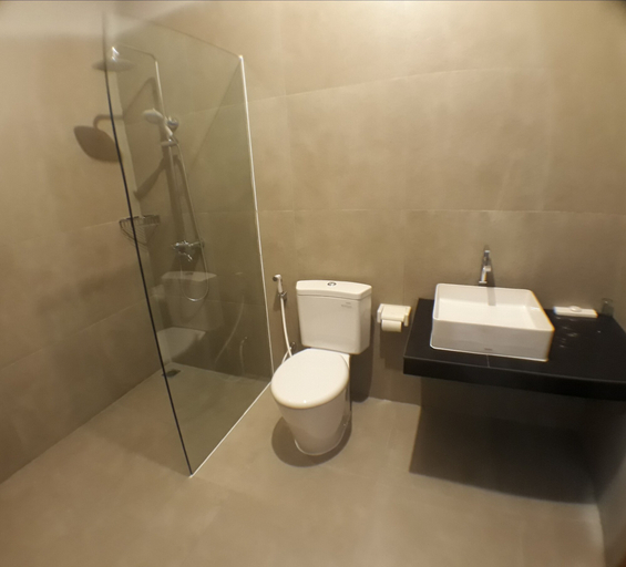 Bathroom 4, Front One Resort Jogja, Sleman