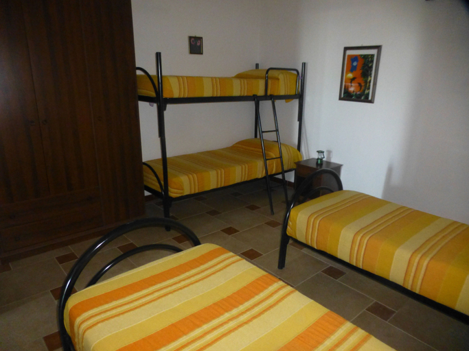 Bedroom 3, Comino Alto Agriturismo e Appartamenti, Nuoro