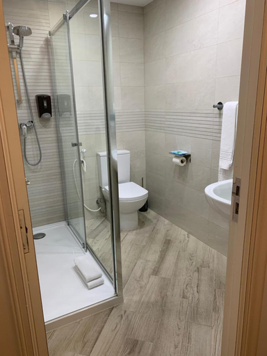 Bathroom 5, Hostal San Fernando, Cantabria