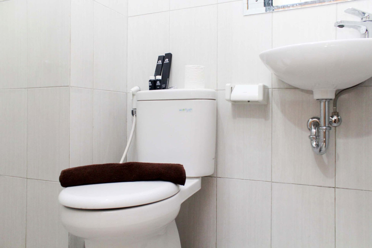 Bathroom 3, Nice and Cozy Studio at Monroe Tower Apartment, Cikarang