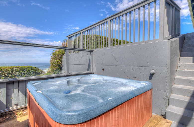 Sport & Beauty 5, Moonstruck Beach House, Lincoln