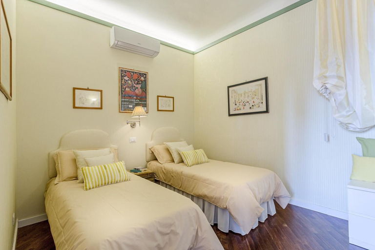Bedroom 2, Casa Emy in Lucca With 3 Bedrooms and 2 Bathrooms, Lucca