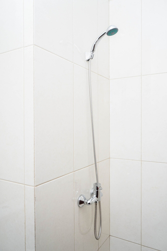 Bathroom 3, Contemporary 2Br At Asatti Apartment, Tangerang Selatan