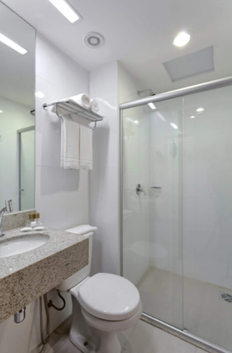 Bathroom 3, Ibis Styles Belém Hangar, Belém