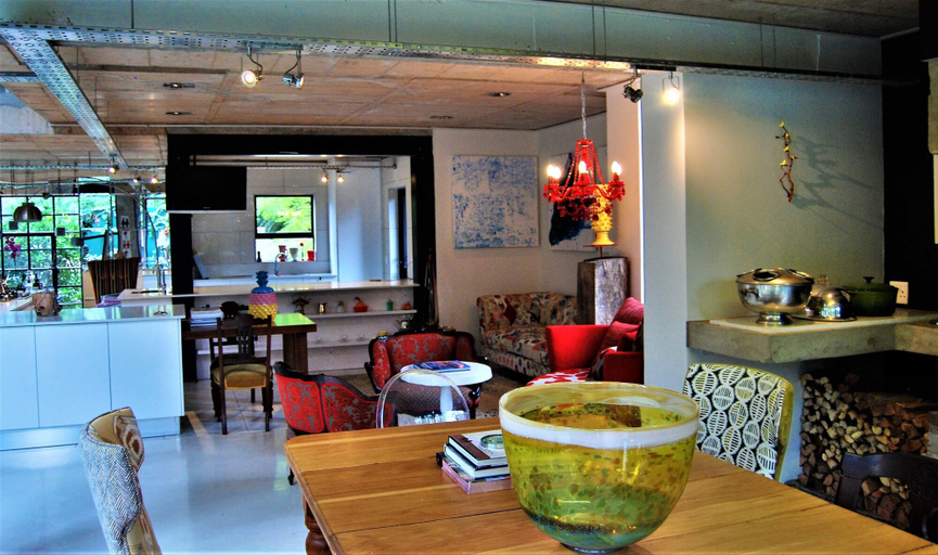 Food & Drinks 5, The Bright House Villa, Eden