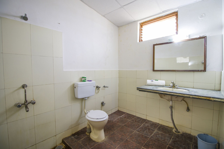 Bathroom 4, Jungle King Resort, Mandla