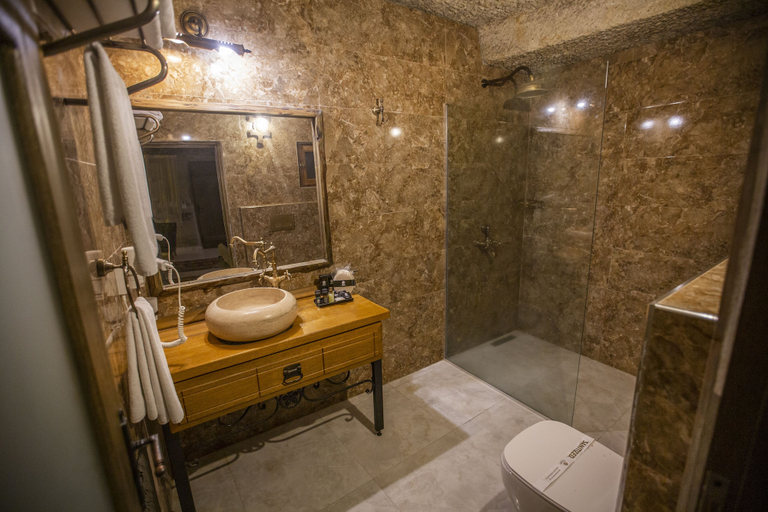Bathroom 5, Divan Cave House, Nevşehir