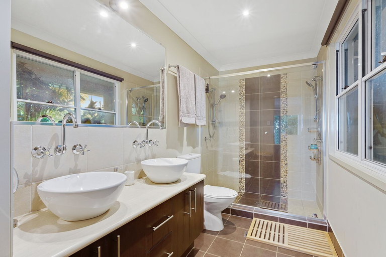 Bathroom 4, Resort Style Home near Airport & CBD, Hendra