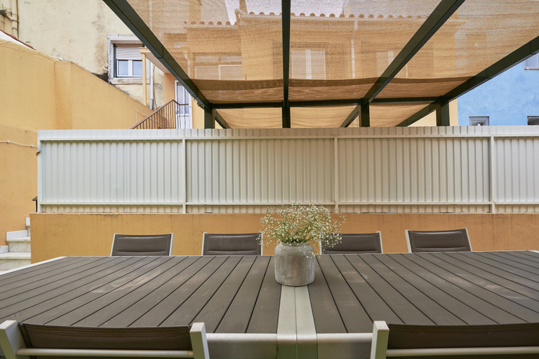 Food & Drinks 4, Renovated and Spacious Duplex Apartment With Patio, By TimeCooler, Lisbon