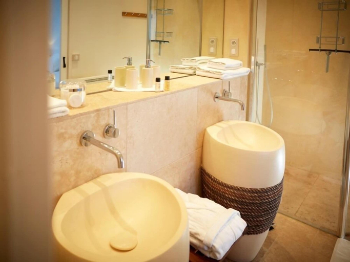 Bathroom 5, Les Mazets du Luberon, Vaucluse