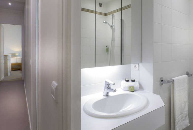 Bathroom 4, Résidence Charles Floquet, Paris