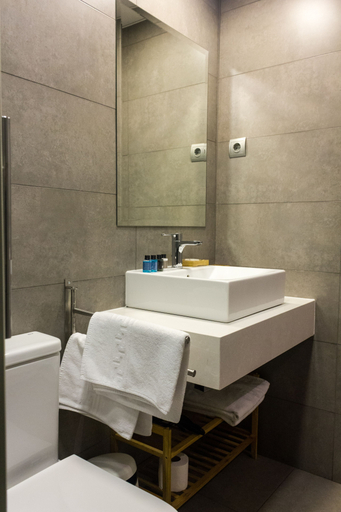 Bathroom 3, Arenal Suites Preciados, Madrid