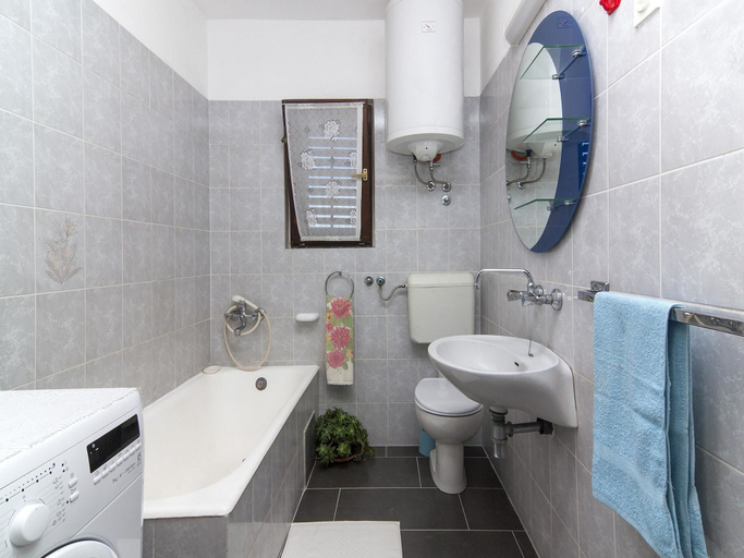 Bathroom 4, Apartments Ana Valbandon, Vodnjan