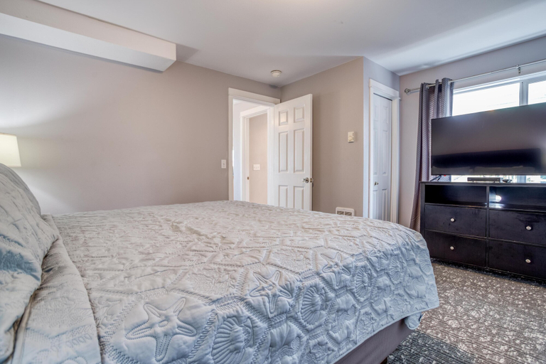 Bedroom 1, Nantucket Inn #2, Lincoln