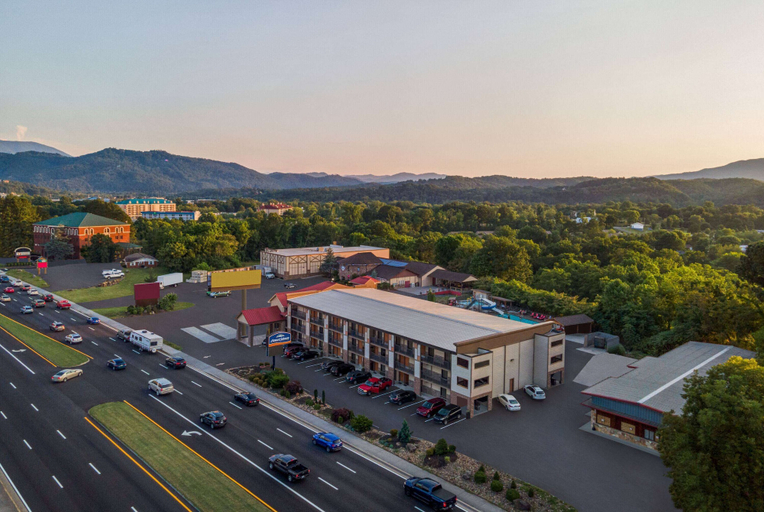 Exterior & Views 2, Howard Johnson by Wyndham Pigeon Forge, Sevier
