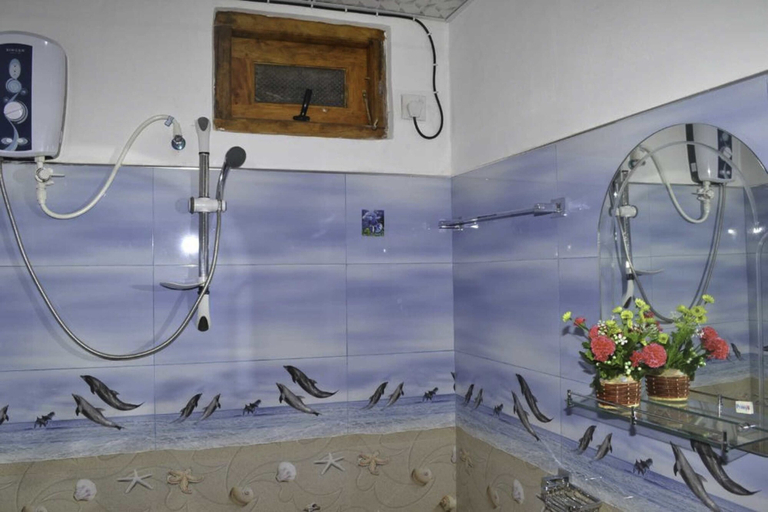 Bathroom 2, Pine Village, Ella