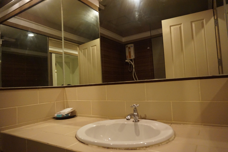 Bathroom 4, Narakul Resort Hotel, Muang Khon Kaen
