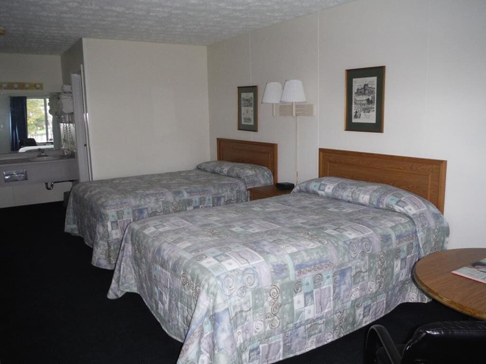 Bedroom 3, The Springs Motel, Saratoga