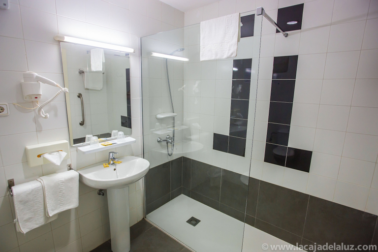 Bathroom 4, Hotel Neptuno, Murcia