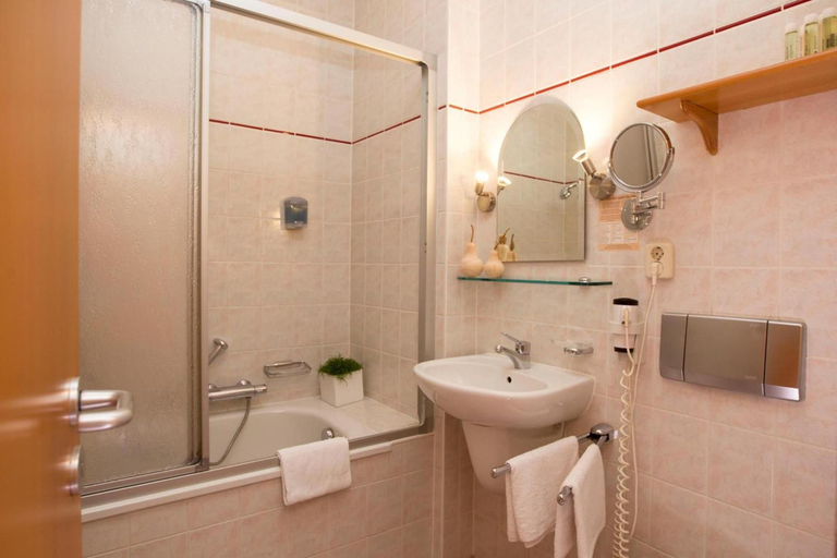 Bathroom 4, Hotel Heinz Plauen, Vogtlandkreis