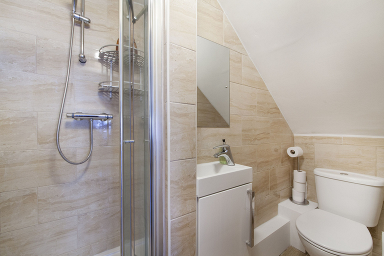 Bathroom 5, TH Serviced Apartment London, London