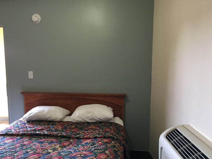 Bedroom 3, Eastsider Motel, Los Angeles